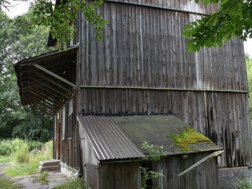 Drewniany młyn nad Mrożycą w miejscowości Dąbrówka Mała, 